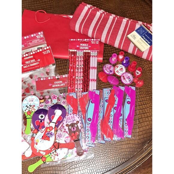 Valentines Day Lot - Picture 2 of 5